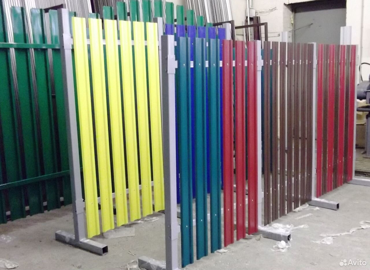 станок для производства евроштакетника. штакетник металлический. штакетник металлпрофиль lane. готовый забор из штакетника. станок для штакетника металлического на 220 вольт.