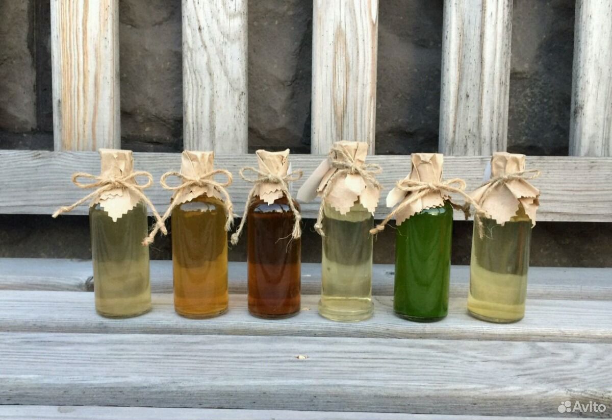 натуральная косметика на масле. домашние лосьоны. натуральный тоник для лица своими руками. домашние лосьоны для лица. тоник для лица девушка.