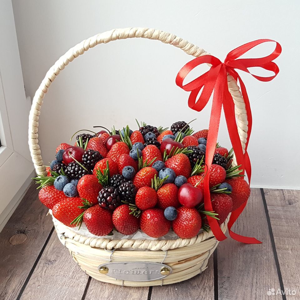 Букет из ягод в корзине купить на Зозу.ру - фотография № 2