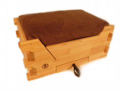 Лежанка-кровать из дерева для собаки