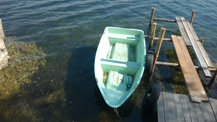 Лодка пластиковая