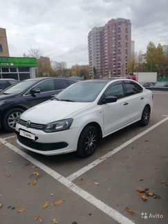 Volkswagen Polo 1.6 МТ, 2012, седан, битый
