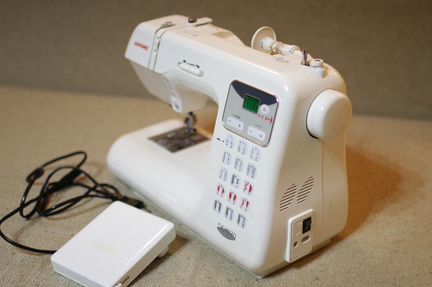 Швейная машина Janome DC 4030 (Компьютерная)