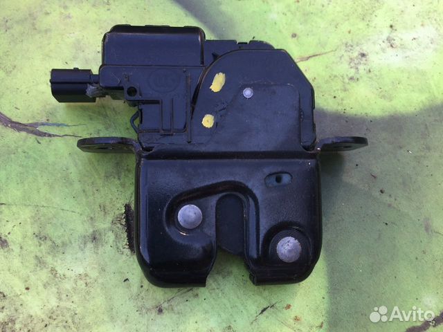 Замок крышки багажника Renault Kaptur