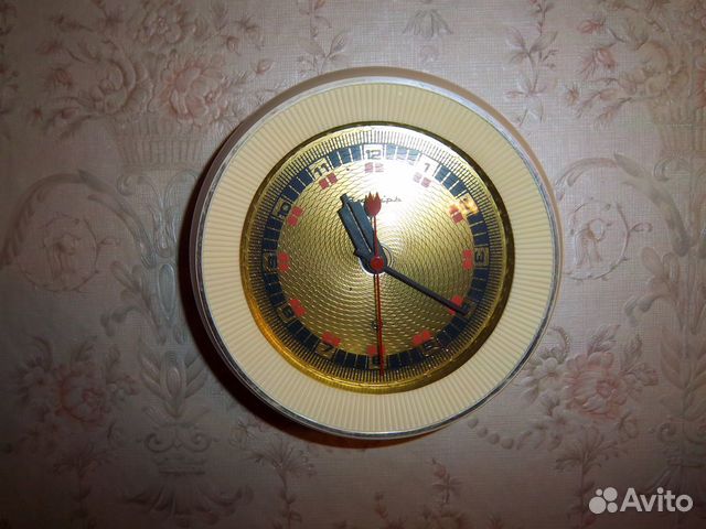 Часы настенные Янтарь настольные на ходу