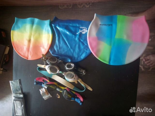 Шапочки для плавания и очки