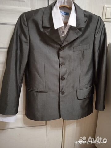 Школьный пиджак с рубашками