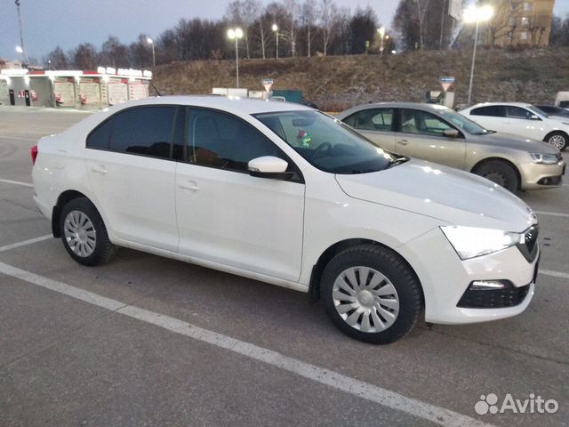 Skoda Rapid белая