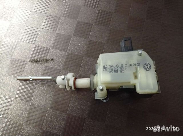 Замок на дверь лючка бензобака VW