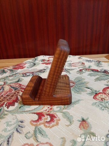 Подставка для телефона из дерева