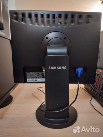 Монитор 19 Samsung на гидроножке