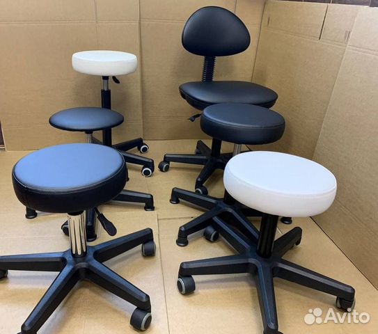 Стулья для мастеров маникюра, педикюра и т.д