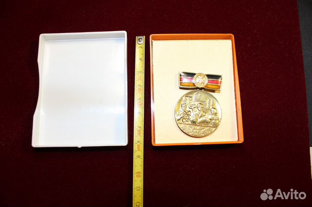 Медаль 30 лет образования гдр в коробке оригинал