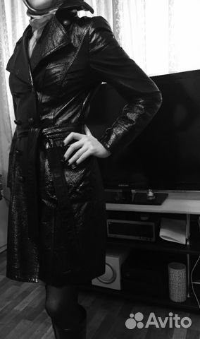 Плащ из натуральной лаковой кожи