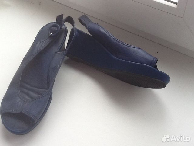 Босоножки на танкетке