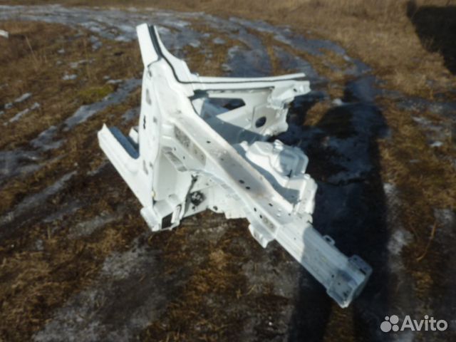 Передняя левая и правая четверть на Jaguar F-Pace