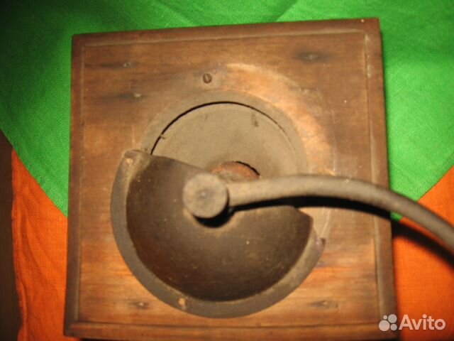 Кофемолка старинная