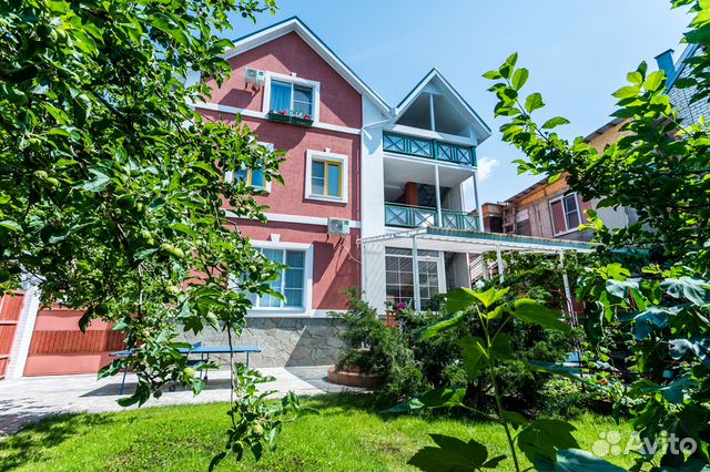 

4-к. квартира, 100 м², 3/3 эт.