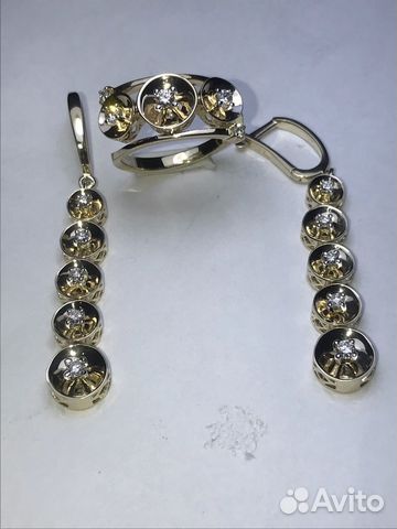 Золотой женский комплект с бриллиантами Золотой женский комплект с бриллиантами