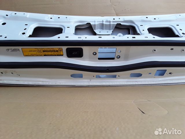 Дверь багажника Toyota LandCruiser 200