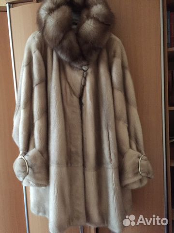 Шуба норковая, капюшон отделан мехом куницы