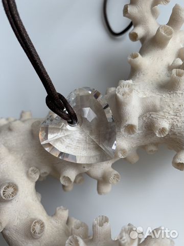 Кулон сердце Swarovski оригинал на кожаном шнуре Кулон сердце Swarovski оригинал на кожаном шнуре