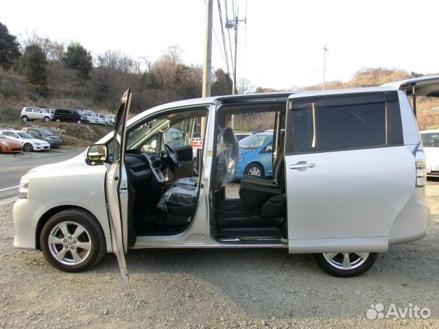 Toyota Noah 2.0 AT, 2010, 64 000 км