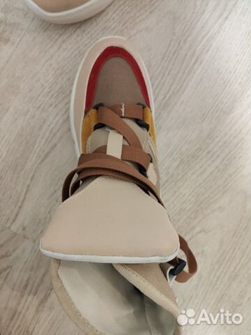 Новые высокие кроссовки