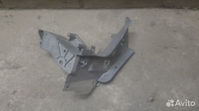 Кронштейн левый телевизора Mercedes W213 W238 W253