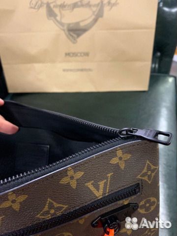 Папка с цепочкой Louis Vuitton Папка с цепочкой Louis Vuitton