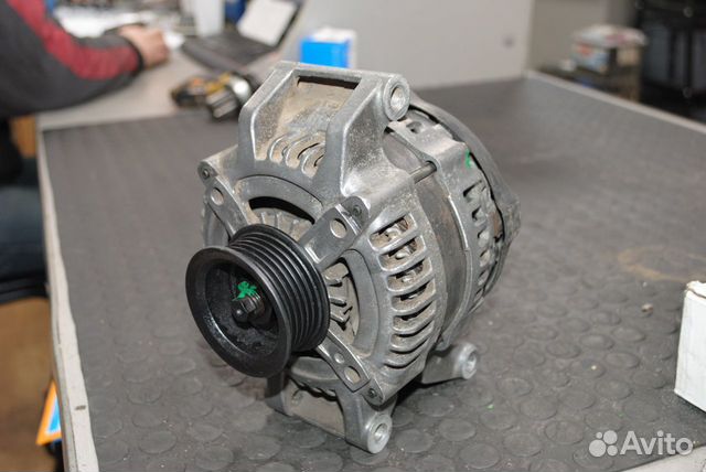 Генератор Chrysler Voyager, Dodge Caravan 2.4 б/у Генератор Chrysler Voyager, Dodge Caravan 2.4 б/у