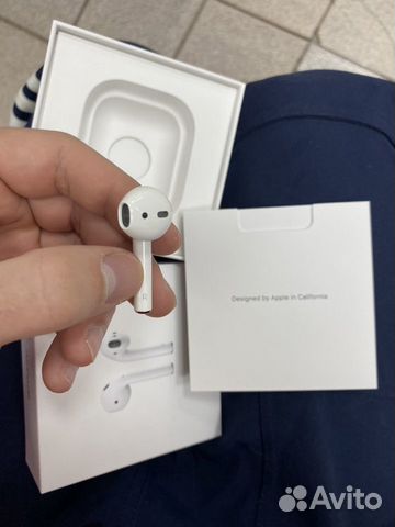 Правый наушник AirPods 2 оригинал новый Правый наушник AirPods 2 оригинал новый