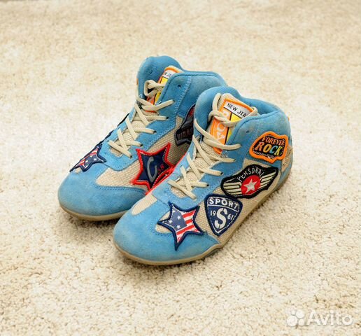 Кроссовки с нашивками, женские или на подростка Кроссовки с нашивками, женские или на подростка