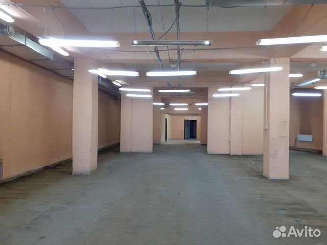 Торговое помещение, 710 м²