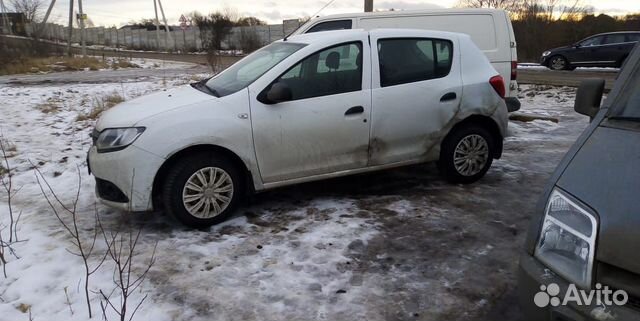 Renault Sandero капот