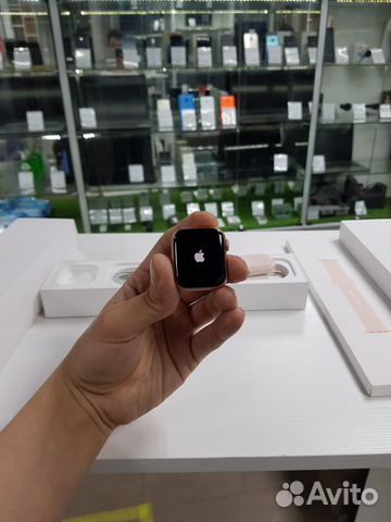 Часы Apple Watch Series 4 GPS 40mm Aluminum б/у