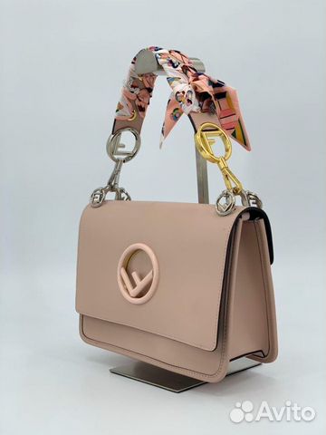 Новая женская сумка мессенджер пудра кожа Fendi Новая женская сумка мессенджер пудра кожа Fendi