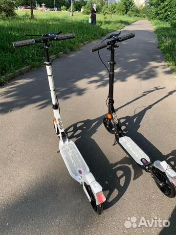 Самокат с ручным и ножным тормозом Самокат с ручным и ножным тормозом