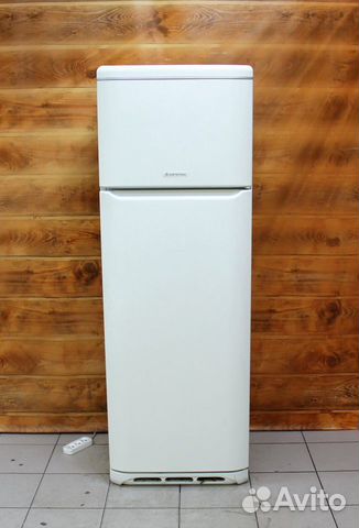 Холодильник бу Ariston