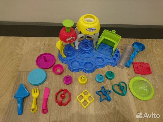 Набор для лепки из пластилина Play-Doh фабрика пир