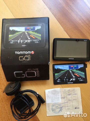 Навигатор TomTom GO с держателем и зарядкой Навигатор TomTom GO с держателем и зарядкой