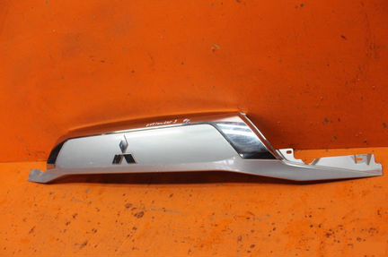 Накладка двери багажника Mitsubishi Outlander 3