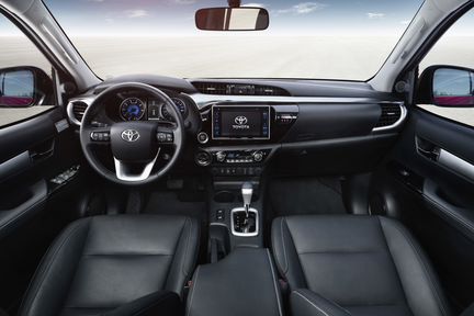Торпедо (панель, парприз) на Toyota HiLux