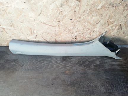 Обшивка передней стойки правая Гольф 6