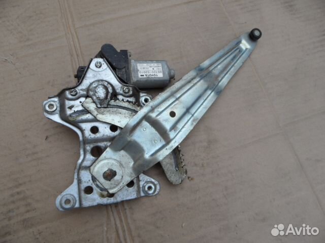 Yoyota Yaris 1 Vitz стеклоподъемник задний правый