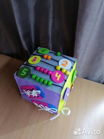 Развивающий бизикуб из фетра