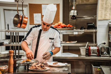 Повар горячего цеха