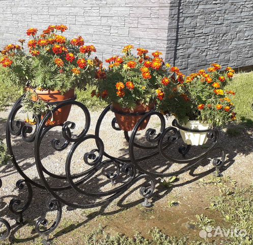 Кованая подставка для цветов