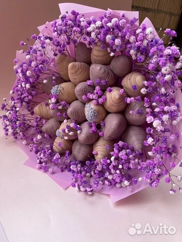 Букет клубники в шоколаде с гипсофилой «Вельвет»