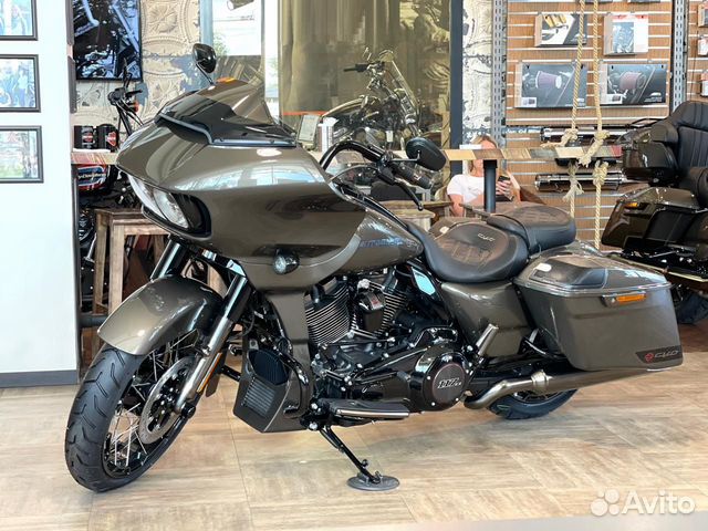 CVO Road Glide, Harley-Davidson 2021 Bronze Armor